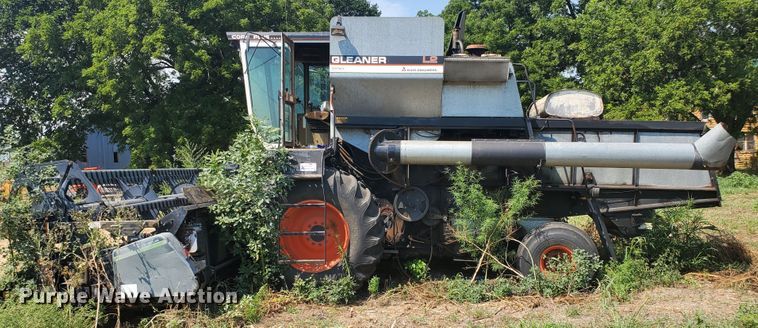 image for item DF7573 Gleaner L2 Corn Plus combine