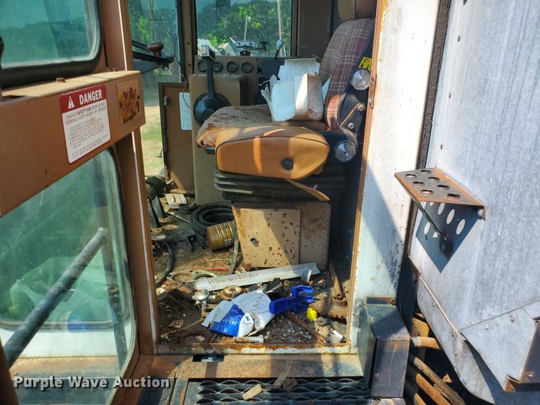 image for item DF7573 Gleaner L2 Corn Plus combine