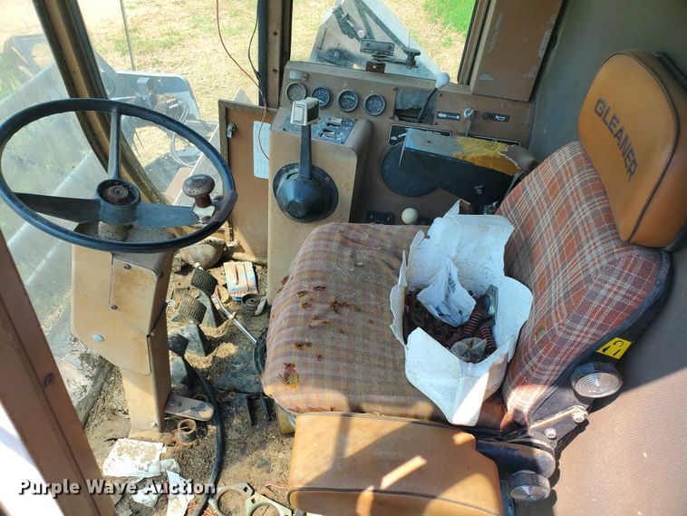 image for item DF7573 Gleaner L2 Corn Plus combine