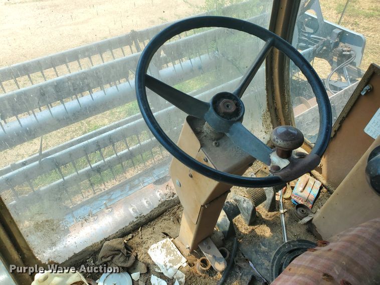 image for item DF7573 Gleaner L2 Corn Plus combine