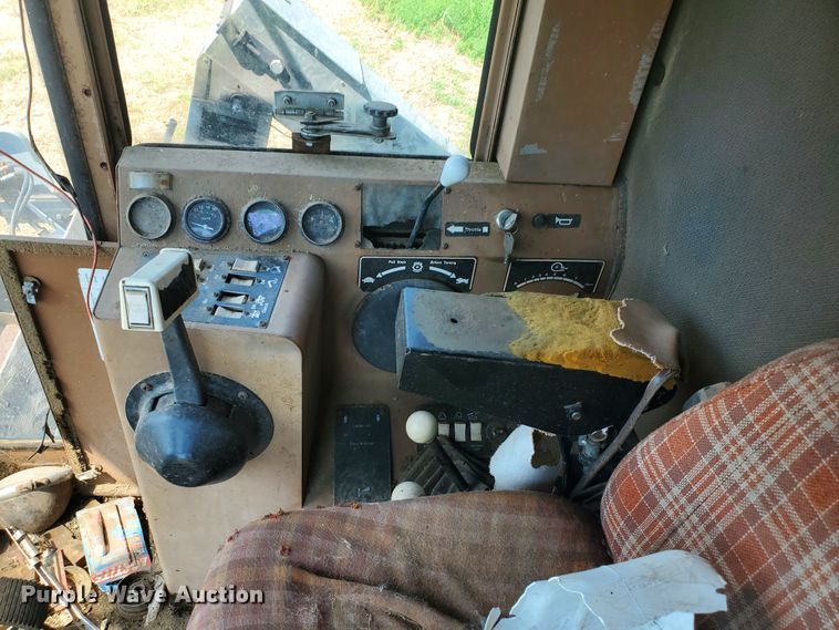 image for item DF7573 Gleaner L2 Corn Plus combine