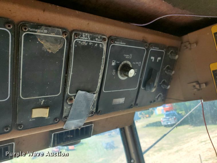 image for item DF7573 Gleaner L2 Corn Plus combine