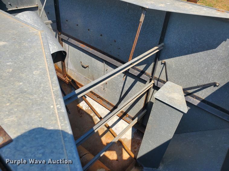 image for item DF7573 Gleaner L2 Corn Plus combine