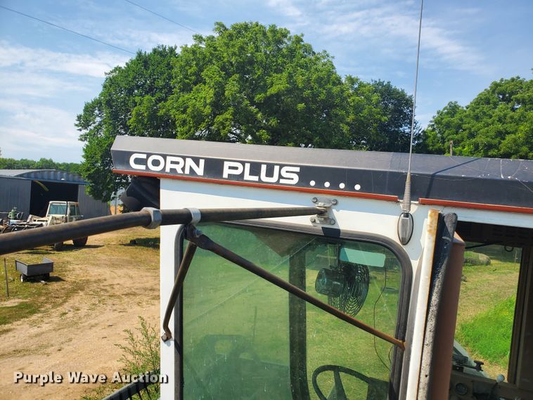 image for item DF7573 Gleaner L2 Corn Plus combine