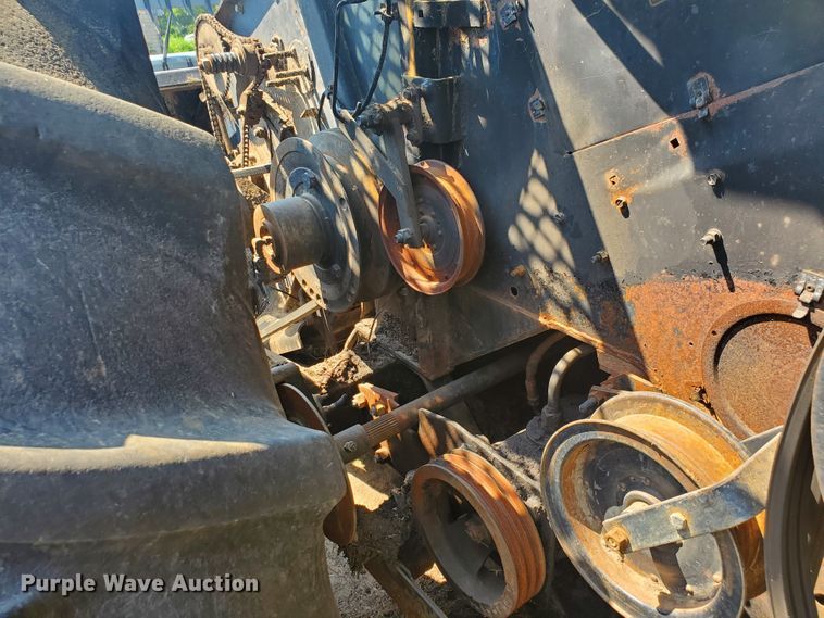 image for item DF7573 Gleaner L2 Corn Plus combine