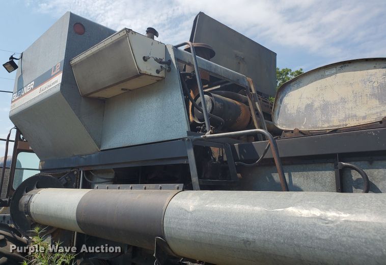 image for item DF7573 Gleaner L2 Corn Plus combine