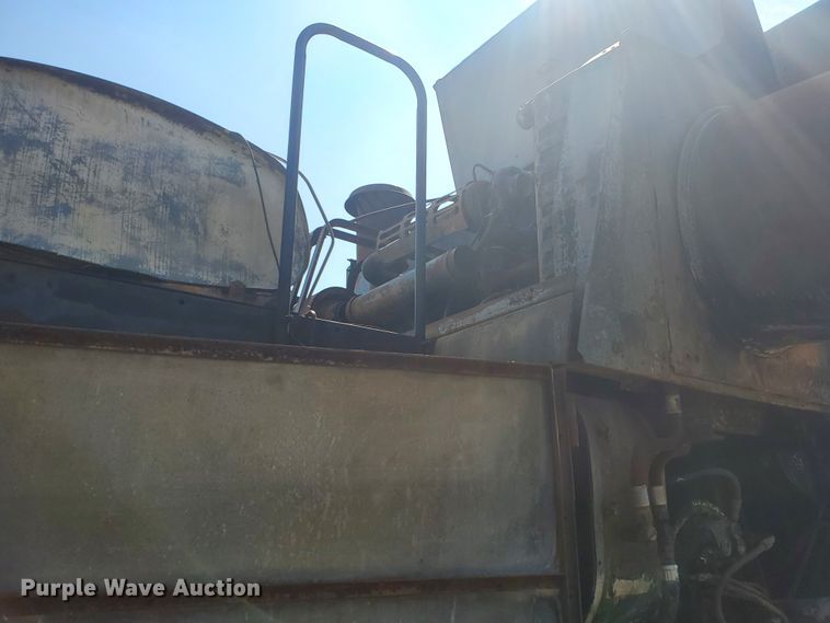 image for item DF7573 Gleaner L2 Corn Plus combine