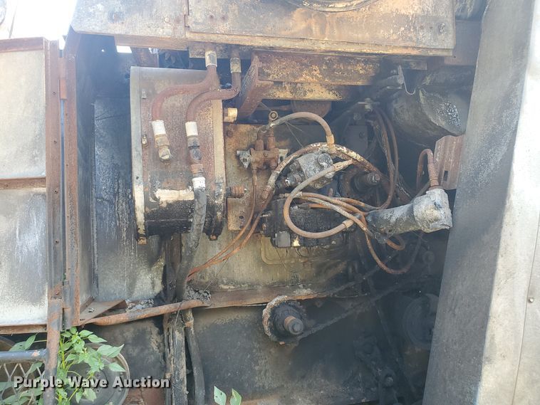 image for item DF7573 Gleaner L2 Corn Plus combine