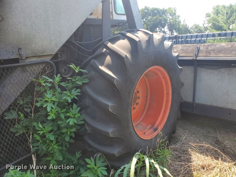 image for item DF7573 Gleaner L2 Corn Plus combine