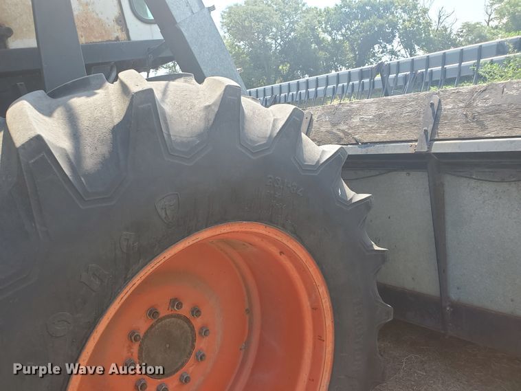 image for item DF7573 Gleaner L2 Corn Plus combine