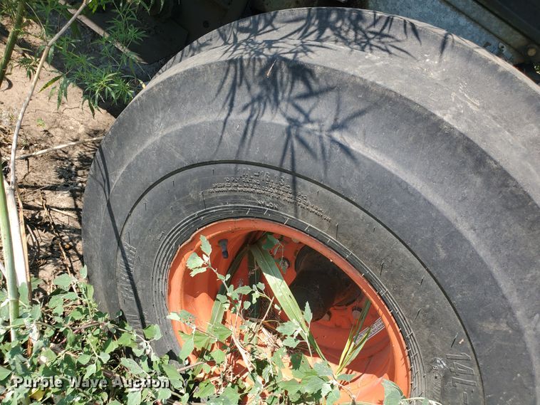 image for item DF7573 Gleaner L2 Corn Plus combine