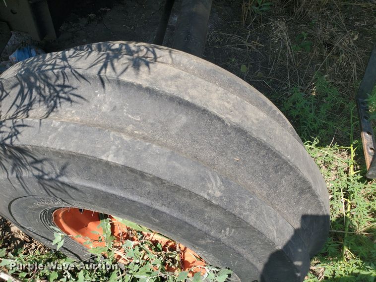 image for item DF7573 Gleaner L2 Corn Plus combine