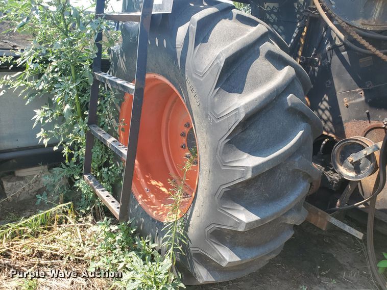 image for item DF7573 Gleaner L2 Corn Plus combine