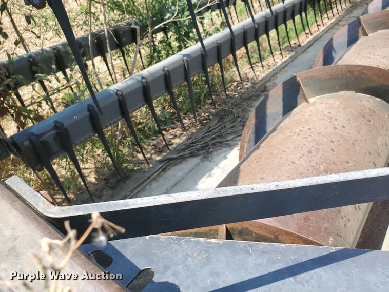 image for item DF7573 Gleaner L2 Corn Plus combine