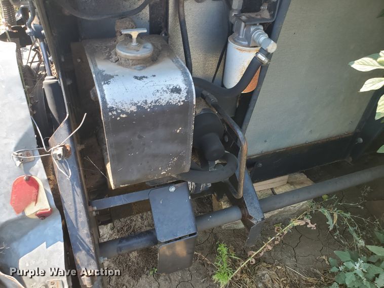 image for item DF7573 Gleaner L2 Corn Plus combine