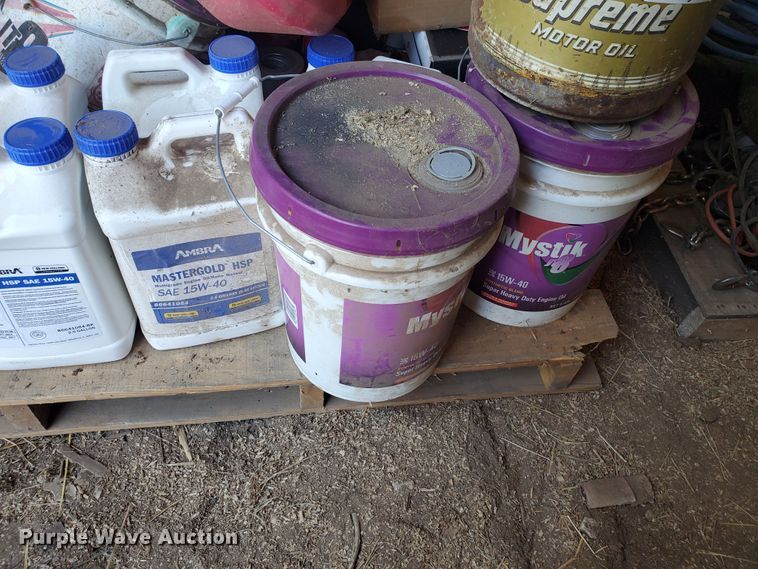 image for item DF7574 Oil and filters