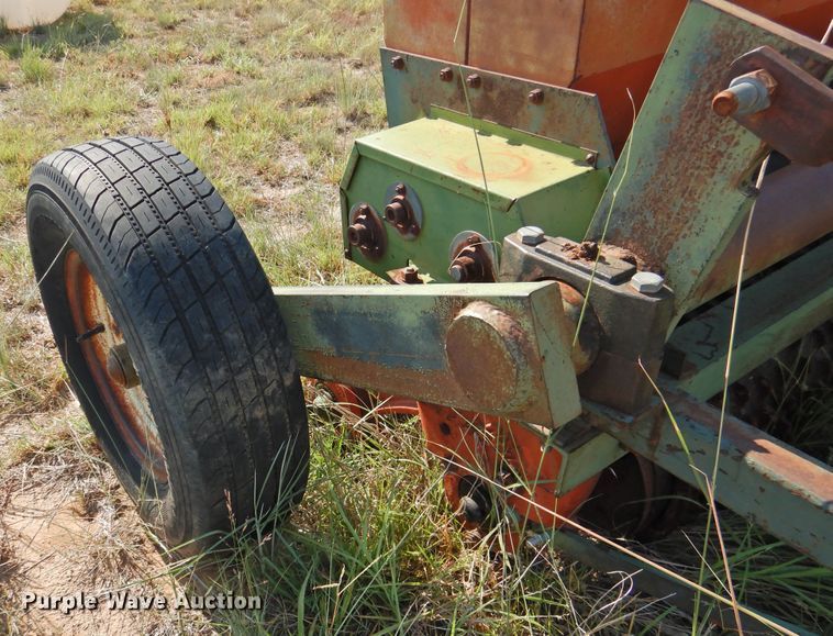 image for item DG1451 Brillion SST-144 no-till seeder