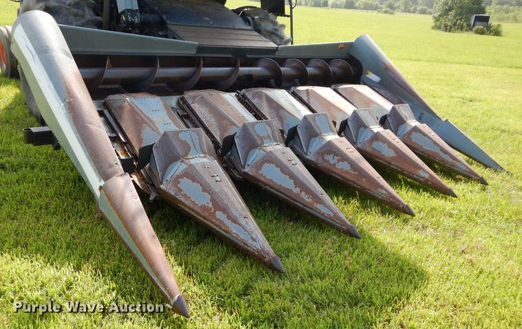 image for item DH4490 Allis Chalmers 630A corn head