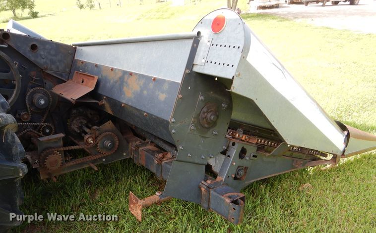 image for item DH4490 Allis Chalmers 630A corn head
