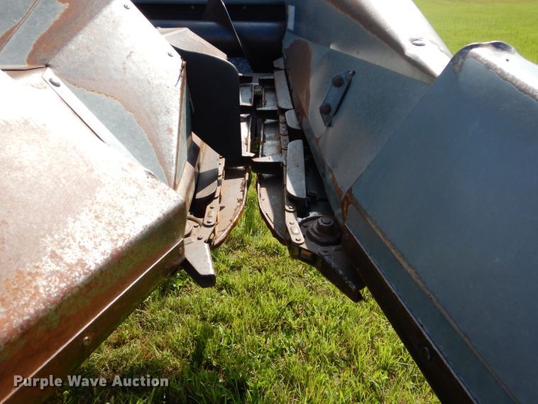 image for item DH4490 Allis Chalmers 630A corn head