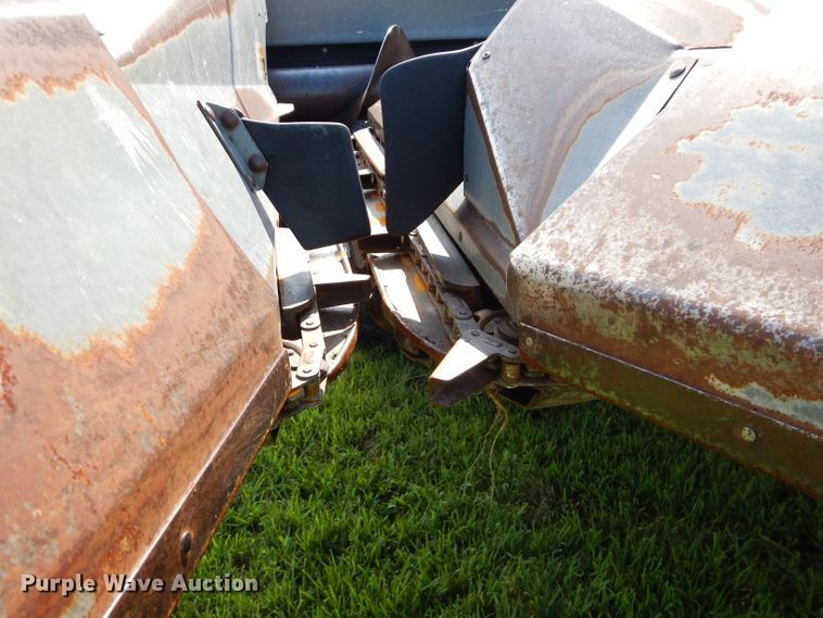 image for item DH4490 Allis Chalmers 630A corn head