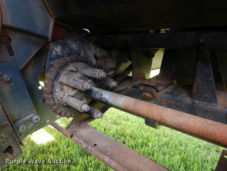 image for item DH4490 Allis Chalmers 630A corn head