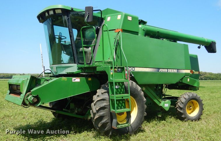 image for item DH4494 1990 John Deere 9500 combine