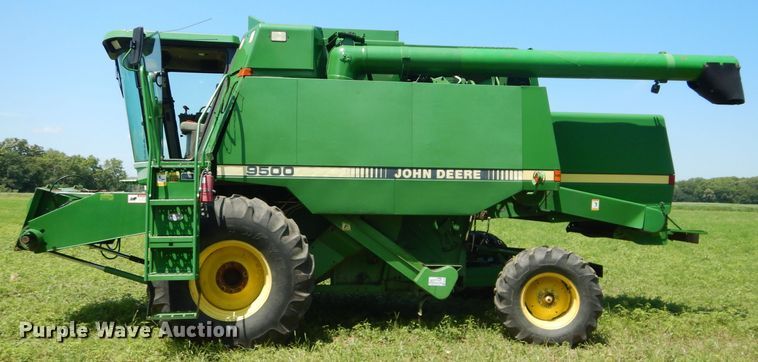 image for item DH4494 1990 John Deere 9500 combine