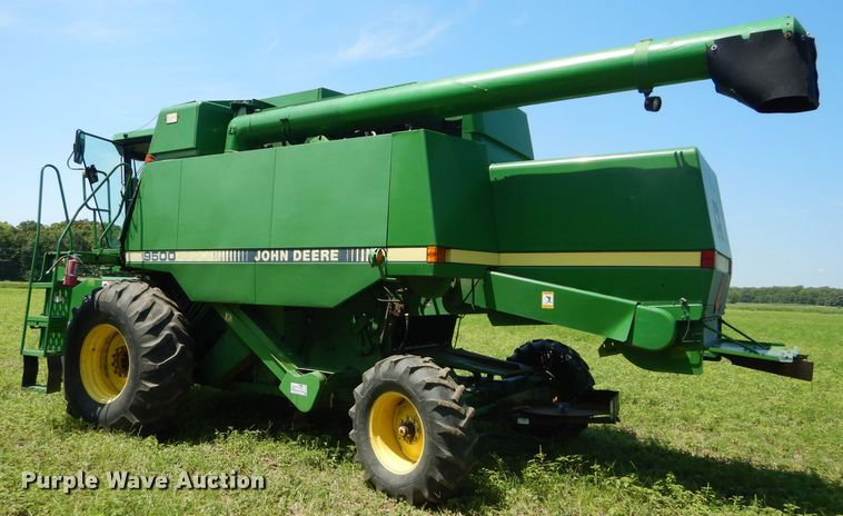 image for item DH4494 1990 John Deere 9500 combine