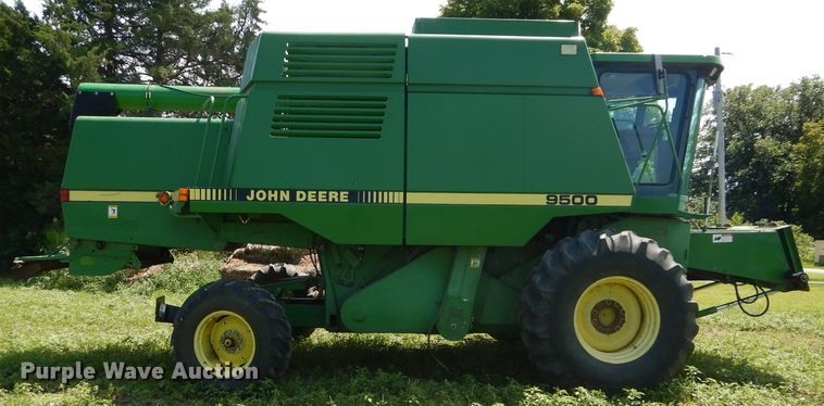 image for item DH4494 1990 John Deere 9500 combine