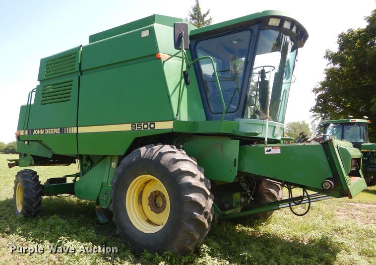 image for item DH4494 1990 John Deere 9500 combine