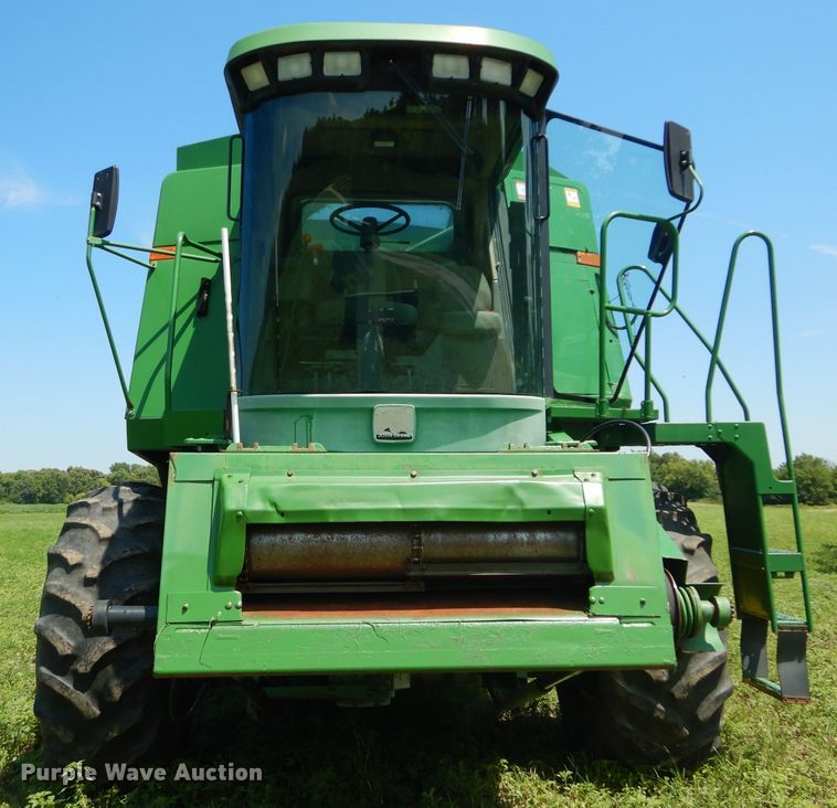 image for item DH4494 1990 John Deere 9500 combine