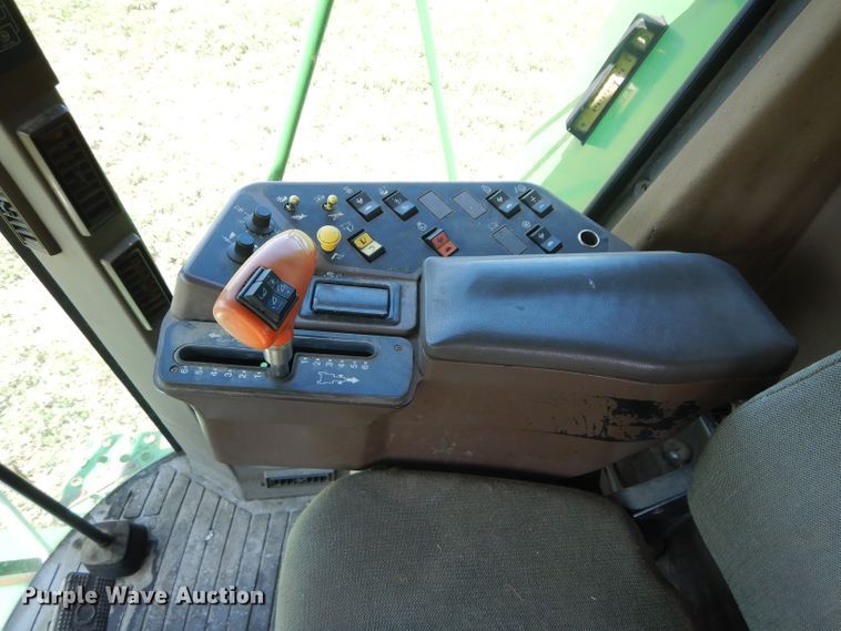 image for item DH4494 1990 John Deere 9500 combine