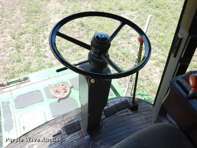 image for item DH4494 1990 John Deere 9500 combine