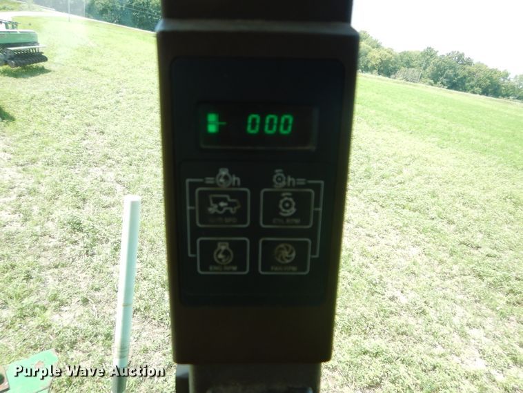 image for item DH4494 1990 John Deere 9500 combine