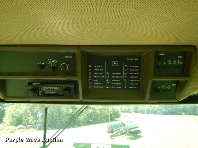 image for item DH4494 1990 John Deere 9500 combine