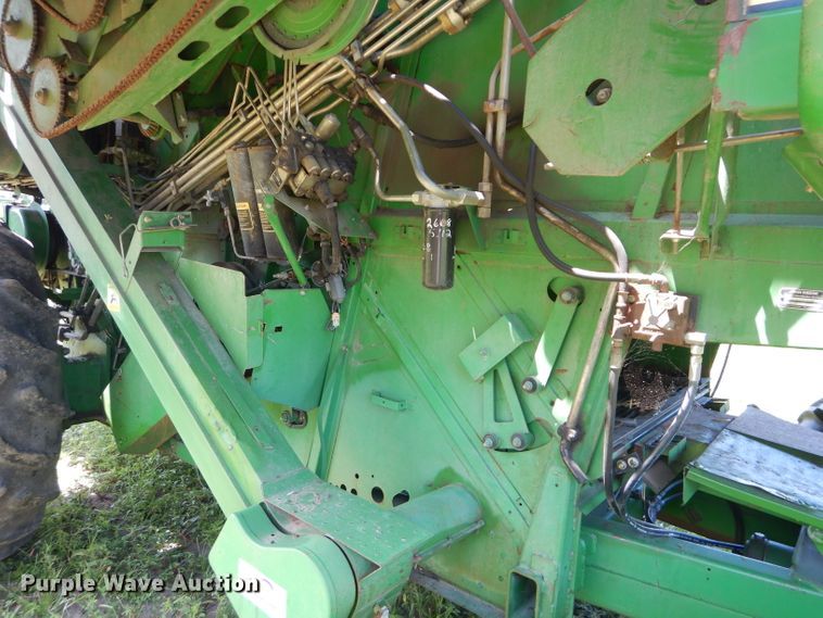 image for item DH4494 1990 John Deere 9500 combine