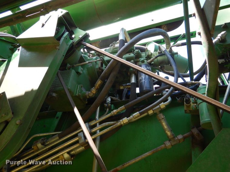 image for item DH4494 1990 John Deere 9500 combine