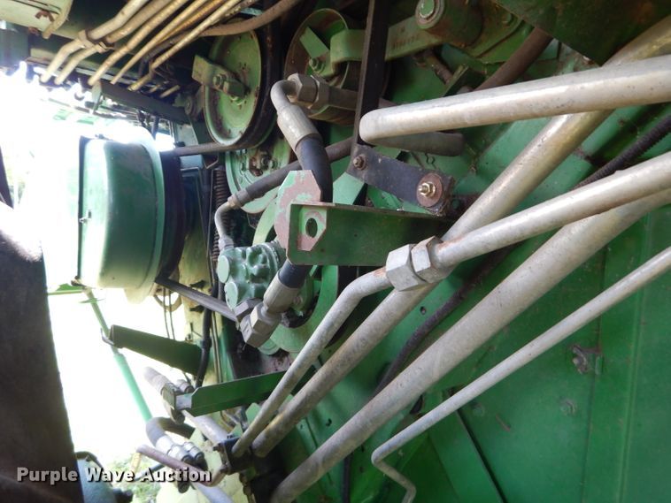 image for item DH4494 1990 John Deere 9500 combine