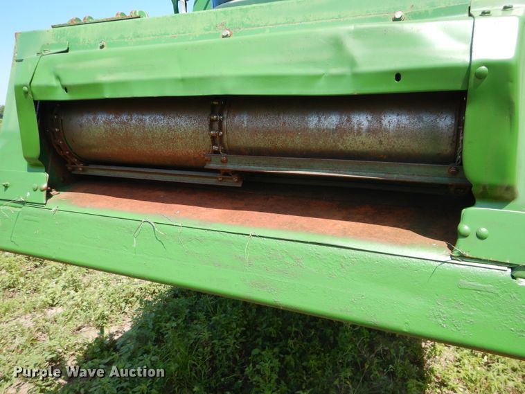 image for item DH4494 1990 John Deere 9500 combine