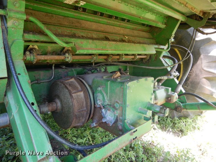 image for item DH4494 1990 John Deere 9500 combine