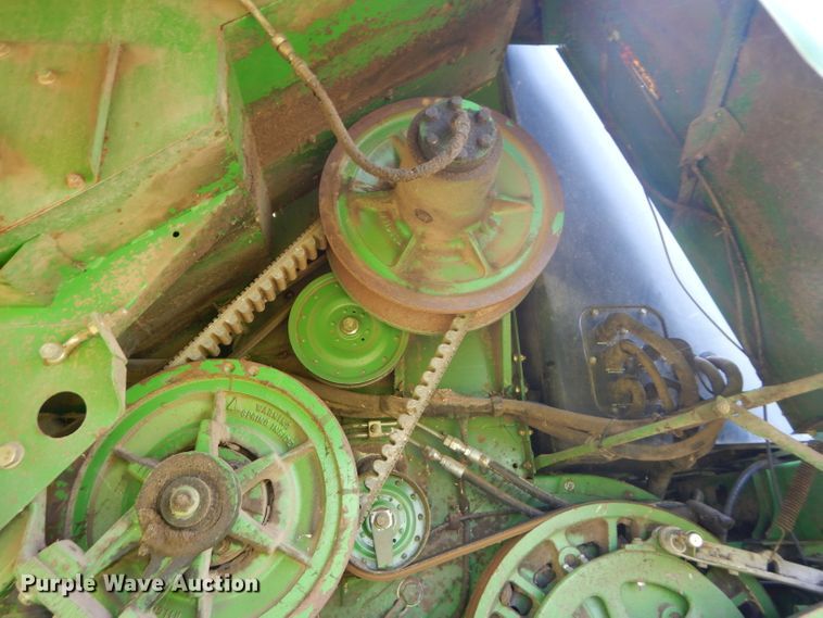 image for item DH4494 1990 John Deere 9500 combine