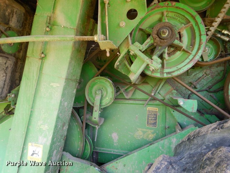 image for item DH4494 1990 John Deere 9500 combine