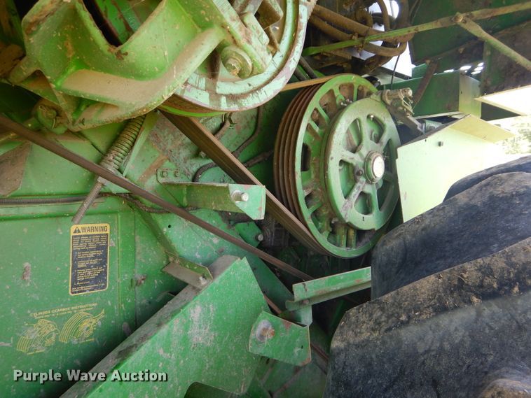 image for item DH4494 1990 John Deere 9500 combine