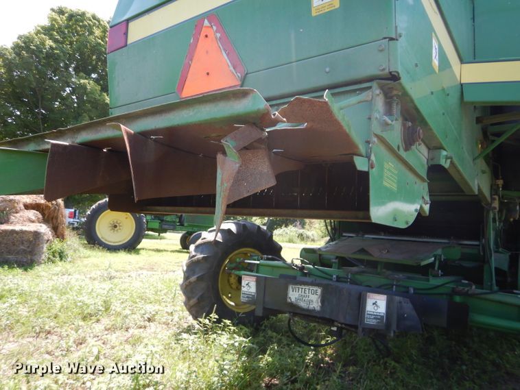 image for item DH4494 1990 John Deere 9500 combine