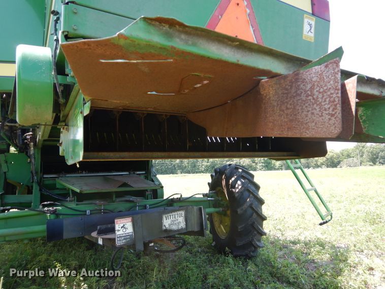 image for item DH4494 1990 John Deere 9500 combine