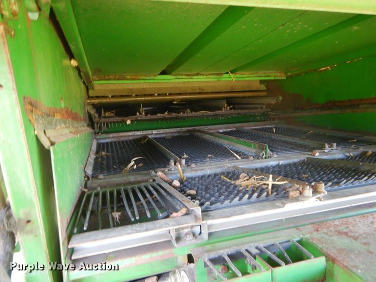 image for item DH4494 1990 John Deere 9500 combine