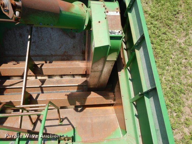 image for item DH4494 1990 John Deere 9500 combine