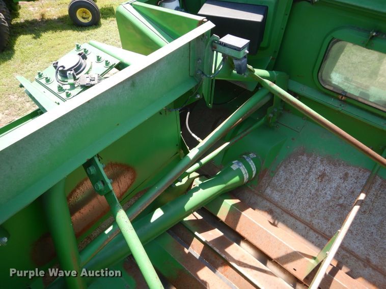 image for item DH4494 1990 John Deere 9500 combine