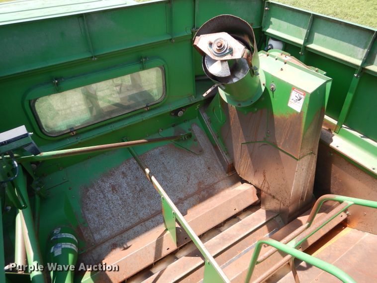 image for item DH4494 1990 John Deere 9500 combine